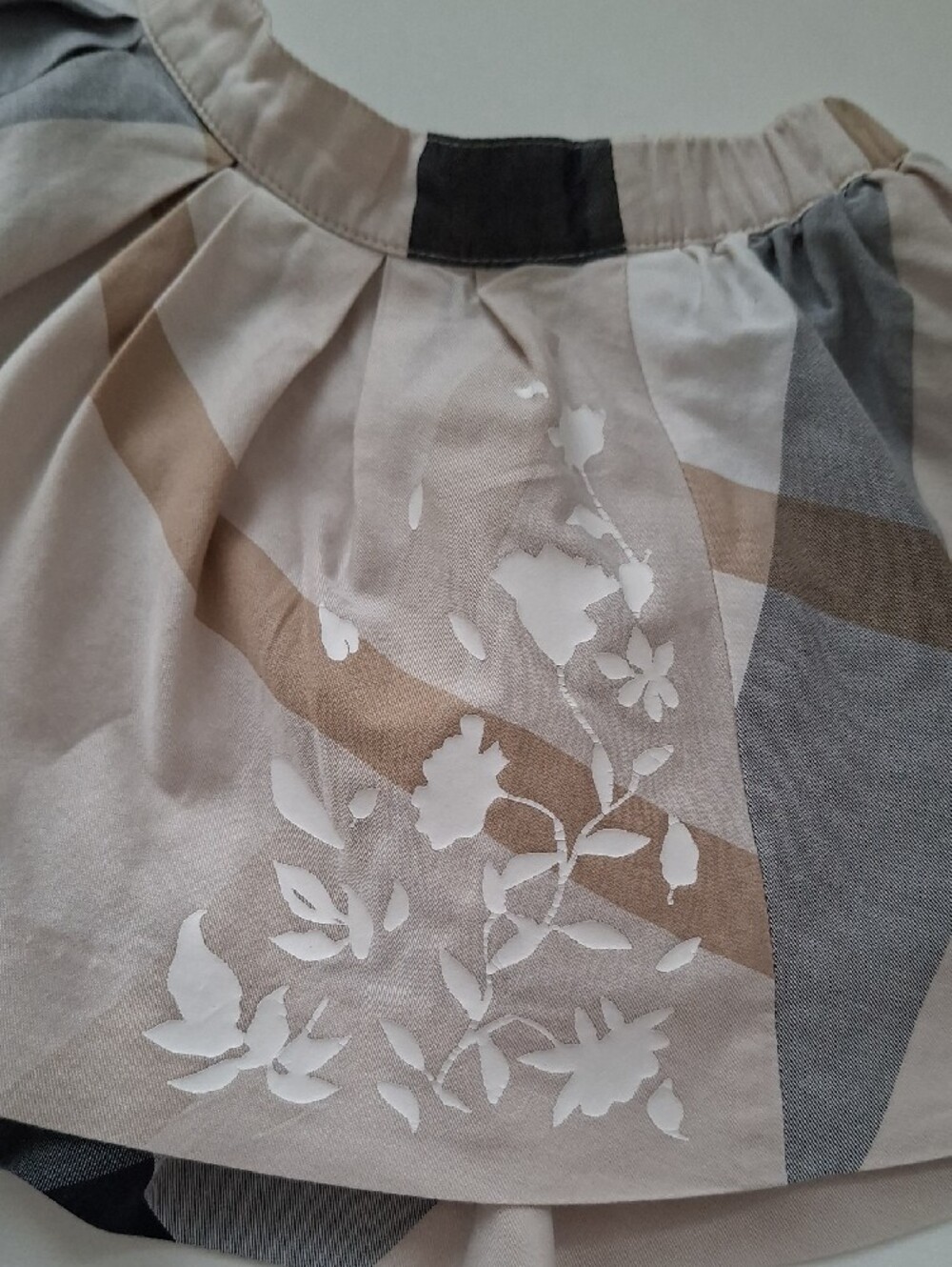 Burberry Beige, Black and White Checkered Cotton Full Circle Skirt Floral Design - Picture 15 of 16